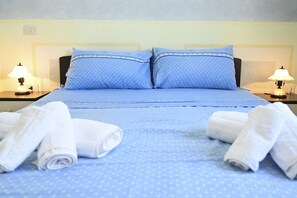4 bedrooms, iron/ironing board