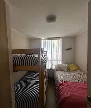 2 makuuhuonetta, silitysrauta/-lauta, internet, vuodevaatteet