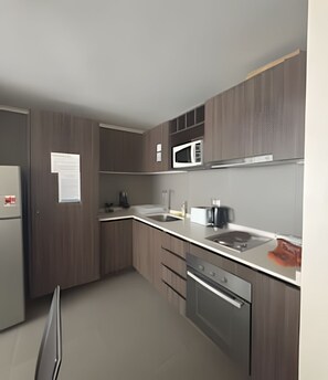 Fridge, microwave, coffee/tea maker, toaster