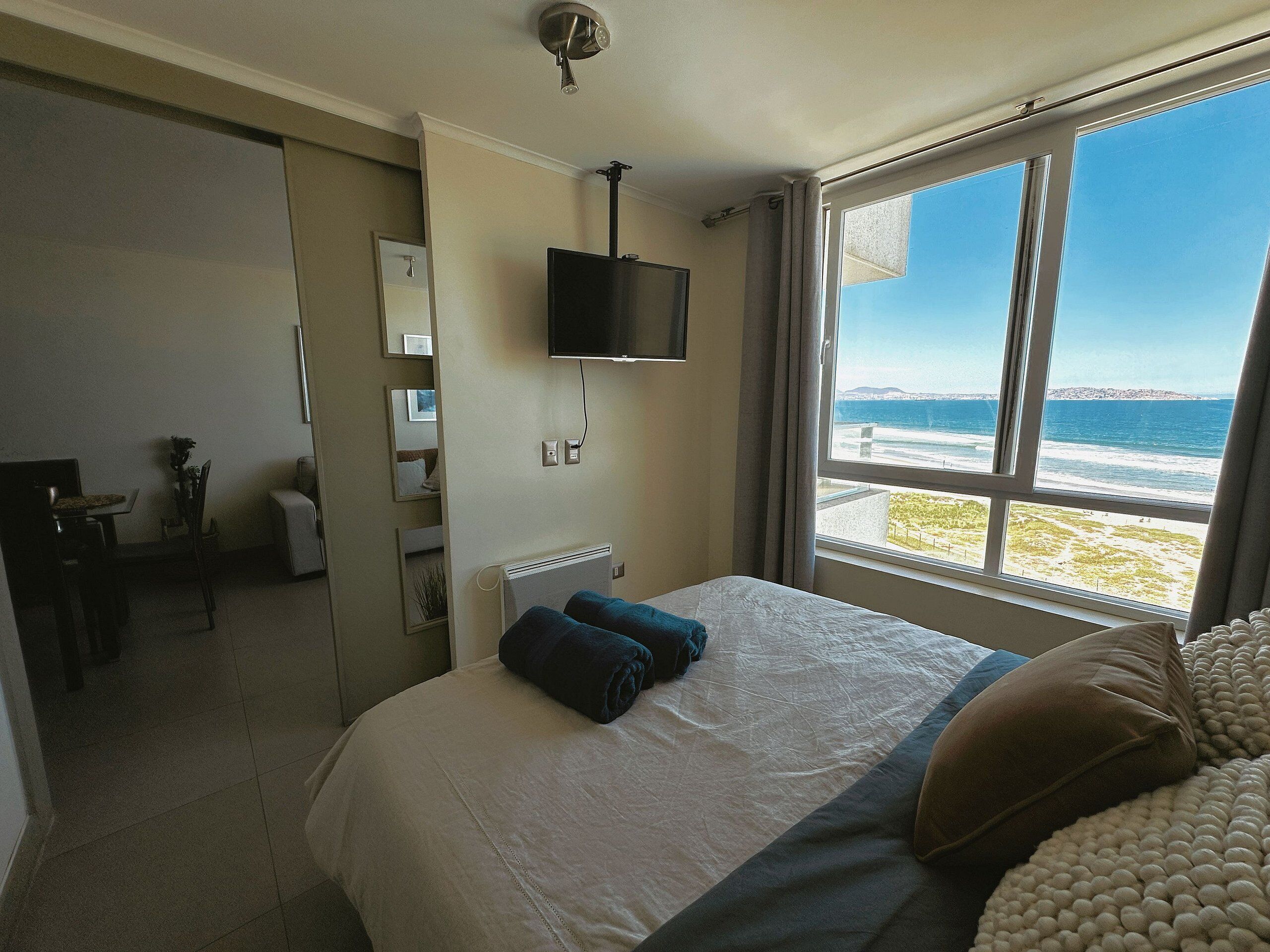 1 bedroom, bed sheets