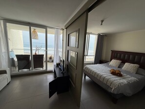 1 bedroom, bed sheets