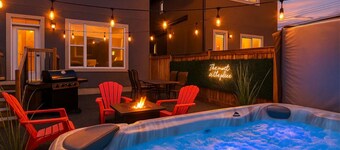 Mayfield Manor-Hot Tub-KingBed-FireTable-BBQ-Wifi