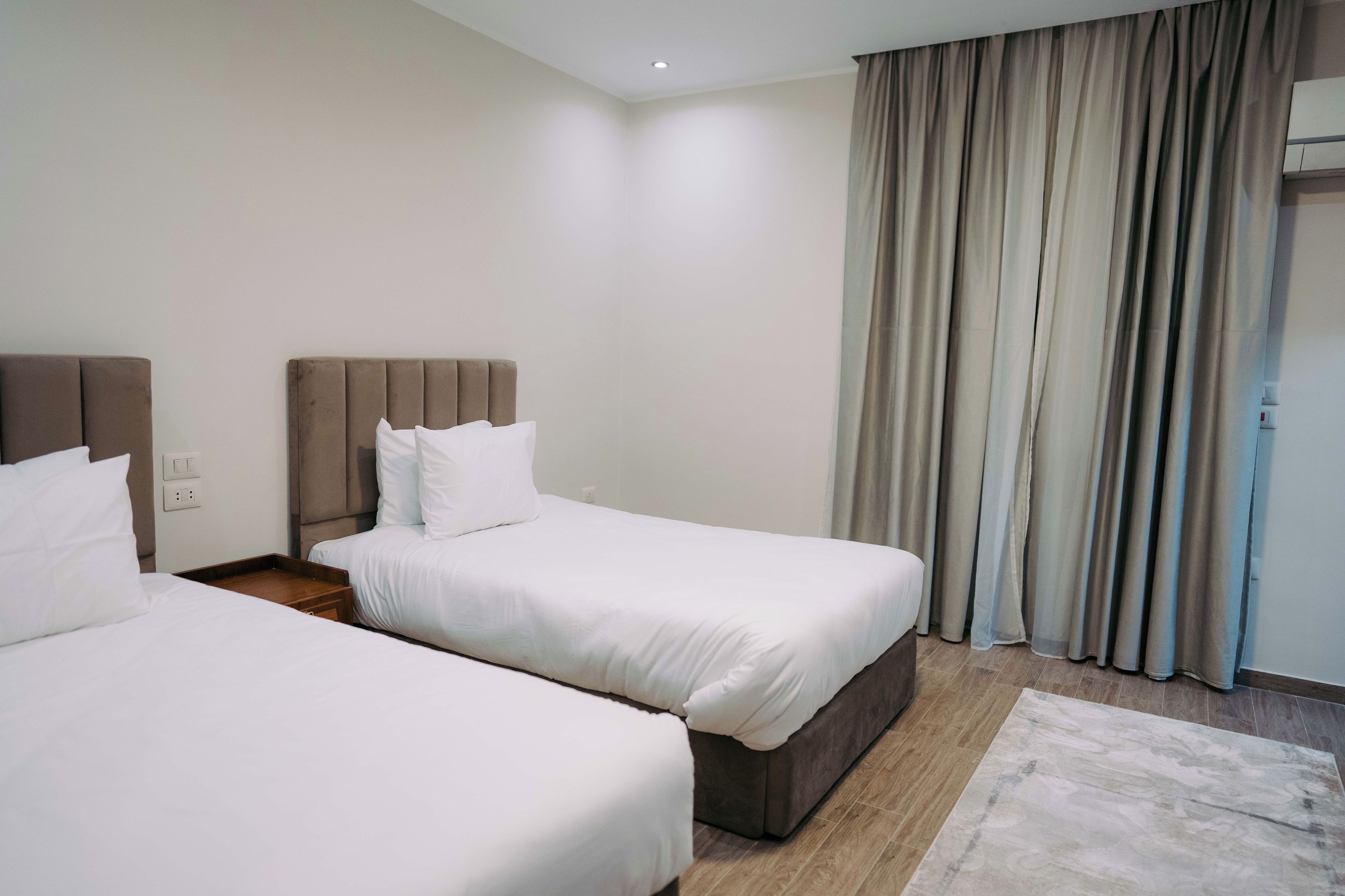 9 bedrooms, WiFi, bed sheets