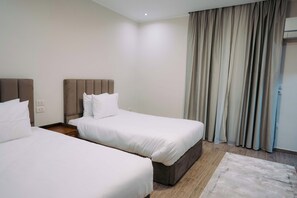 9 bedrooms, WiFi, bed sheets - Florya pyramids palace (محافظة الجيزة)