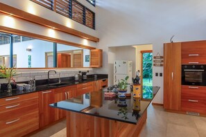 Mikroaaltouuni, uuni