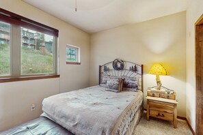 Iron/ironing board, Internet, bed sheets
