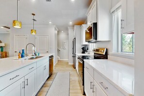 冰箱、微波炉、烤箱、炉灶