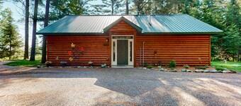 Cozy Cabin on the Turtle Flambeau Flowage, great for all seasons! - hot tub