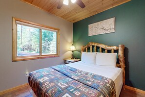 2 bedrooms, internet, bed sheets - Cozy Cabin on the Turtle Flambeau Flowage, great for all seasons! (Mercer)