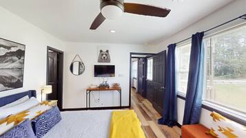 2 bedrooms, iron/ironing board, Internet, bed sheets