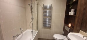 Douche, sèche-cheveux