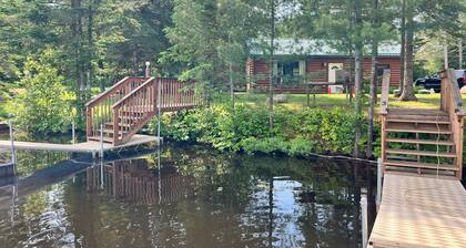 Cozy Cabin located on the Turtle Flambeau Flowage, great for all seasons!