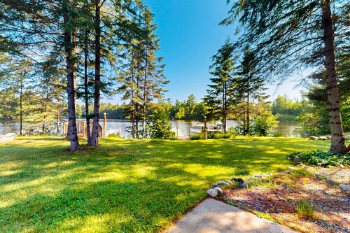 Cozy Cabin located on the Turtle Flambeau Flowage, great for all seasons!