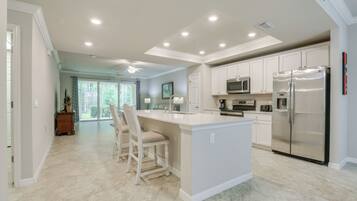Fridge, microwave, stovetop, dishwasher