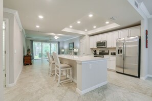 Fridge, microwave, stovetop, dishwasher - Fort Myers Condo on 1st Floor: Near Shops & Golf (Fort Myers)