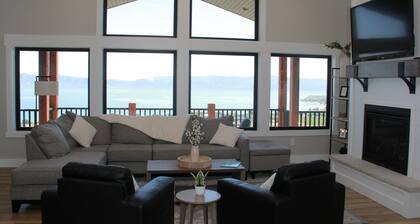 Luxury Bear Lake Cabin with Stunning Views & hot tub- Sleeps 18
