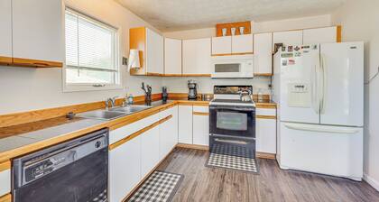 5 Mi to State Park: Mtn-View Apt in Anchorage