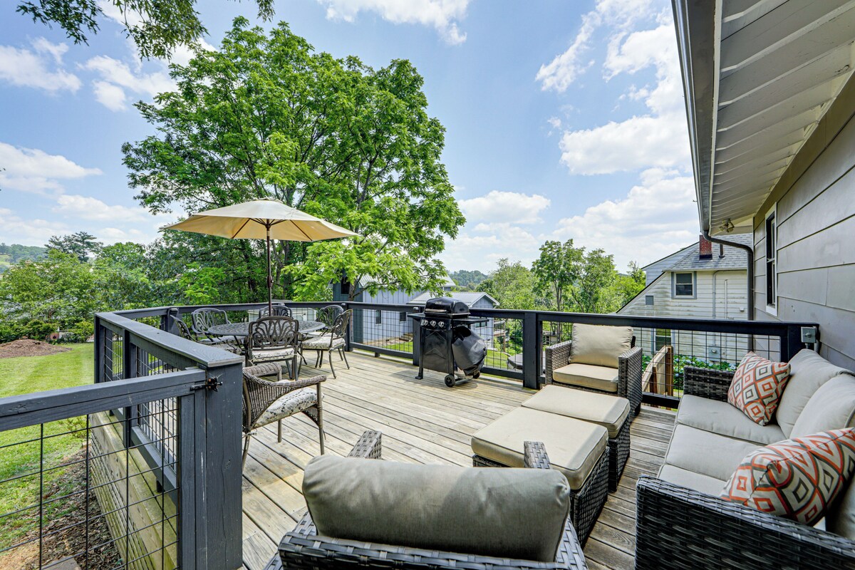 River Arts District Home - Walk to Downtown!