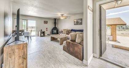 4 Mi to Museums: Roswell Getaway w/ Game Room!