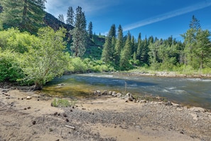 Beach - Riverfront & Lake Retreat: 9 Mi to Lucky Peak! (Boise)