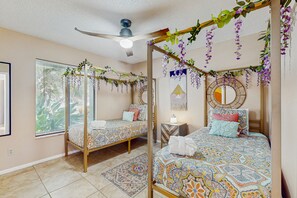 3 bedrooms, iron/ironing board, internet, bed sheets