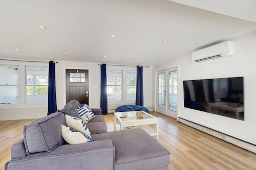 Bright & breezy beach house w/ private backyard, central AC, & relaxing hot tub