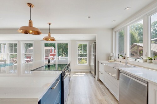 Bright & breezy beach house w/ private backyard, central AC, & relaxing hot tub