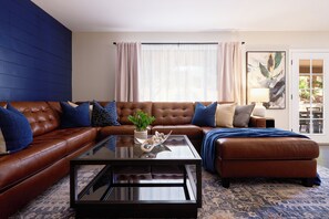 TV connectée, cheminée, jeux vidéo, livres