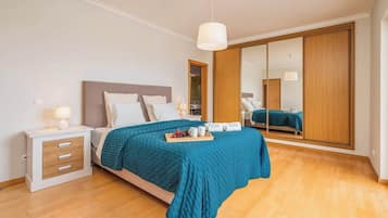 4 bedrooms, iron/ironing board, travel cot, WiFi