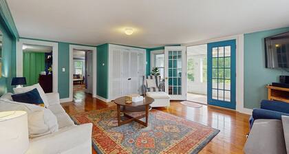Central home: near town, lake, skiing, rail trial, snowshoe from your door