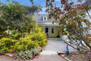 Exterior - Central home: near town, lake, skiing, rail trial, snowshoe from your door (Wolfeboro)