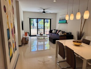 Living area - Only 2 blocks from the beach and 5th avenue, 2 bedrooms spacious, clean and modern. (Playa del Carmen)