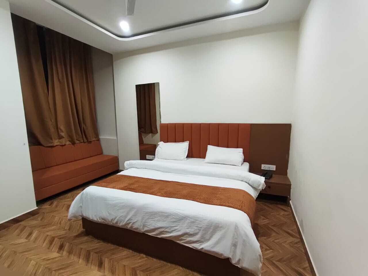 Espacio para trabajar con laptop y wifi gratis 