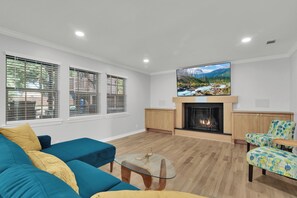 Téléviseur connecté, foyer, lecteur de DVD, chaîne audio