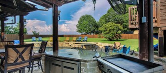 Modern Family Retreat with Outdoor Oasis in lovely Sherman, TX