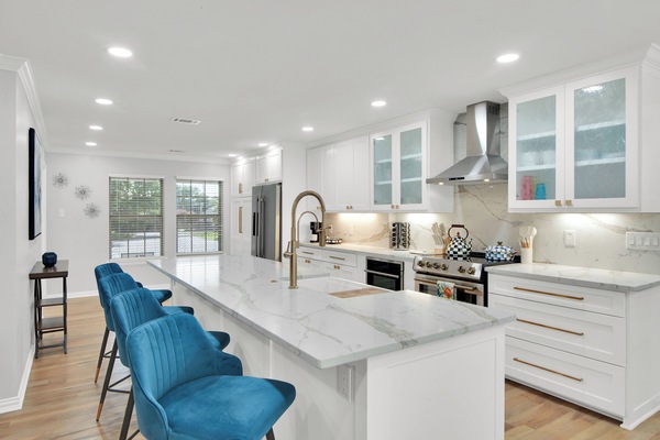 KĂŒhlschrank, Mikrowelle, Ofen, Herdplatte