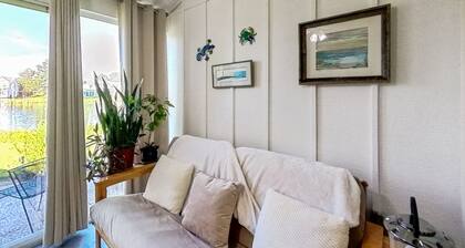 Mallard Lakes townhouse w/community pool, tennis & basketball court
