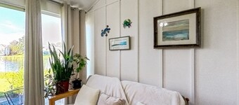 Mallard Lakes townhouse w/community pool, tennis & basketball court