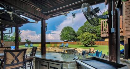 Marvelous 7-bedroom house with AC in charming Sherman