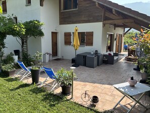 Outdoor dining - DOUSSARD, maison 180m2, vue lac, piscine, 7pers. (Doussard)