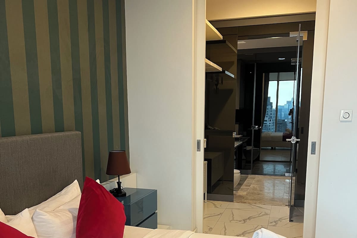 Blackout curtains, iron/ironing board, free WiFi