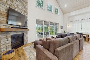TV, fireplace