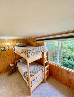 Basic tvåbäddsrum - utsikt mot trädgården | Gratis wi-fi