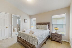 4 bedrooms, iron/ironing board, internet, bed sheets