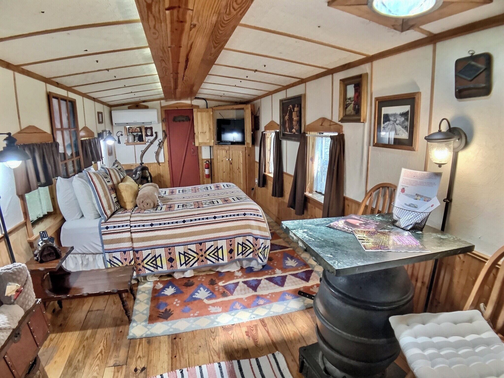 1 bedroom, iron/ironing board, bed sheets