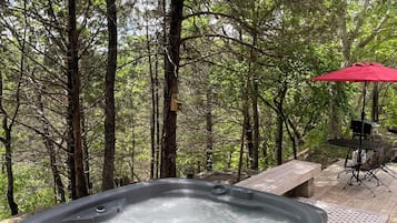 Bañera de hidromasaje al aire libre
