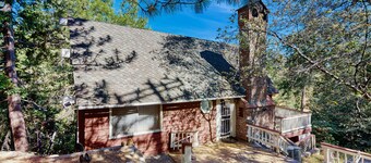 Beautiful house close to the hiking w/gas grill, fireplace, & deck - dogs ok