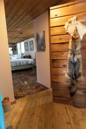 4 habitaciones, tabla de planchar con plancha, wifi y ropa de cama 
