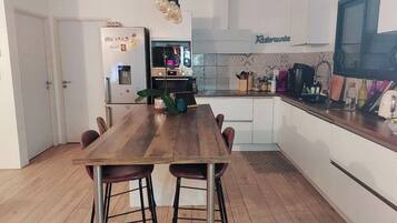 Micro-ondes, four, plaque de cuisson, lave-vaisselle