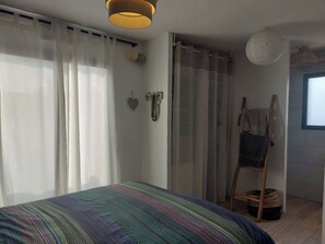 3 bedrooms, iron/ironing board, WiFi, bed sheets